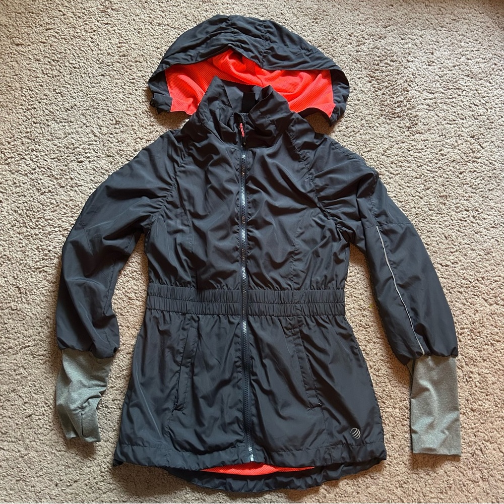 NWOT Mondetta MPG Gray Hooded Jacket Coral Lining Gray Cuffs Packable Medium